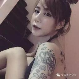网红吃瓜纹身美女图片,性感魅力引爆眼球